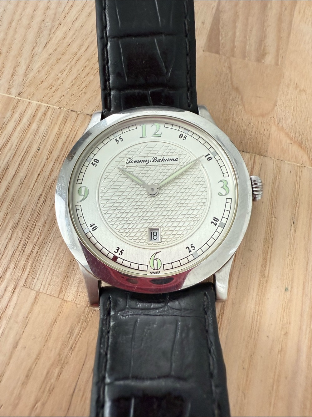 Rare Tommy Bahama men’s stainless steel and black leather watch NEW BATTERY